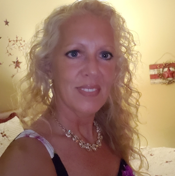 Meet your Posher, Phyllis - Picture 3 of 12